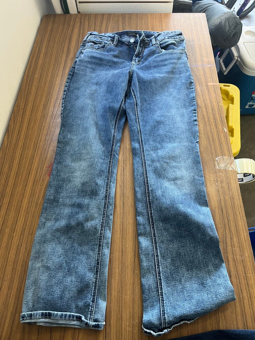 Silver Jeans Co. 34x35medium wash blue denim jeans with embroidered back pockets